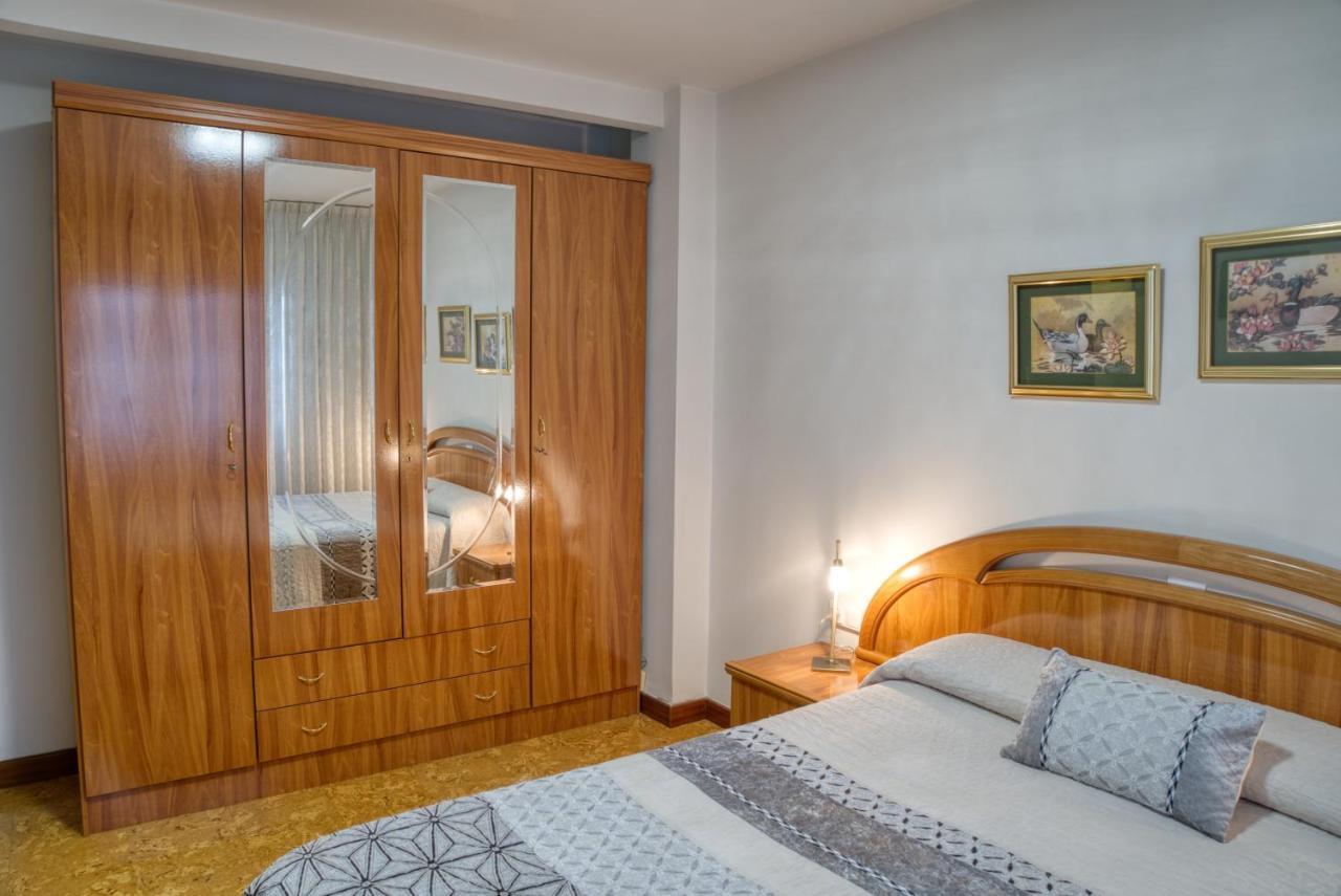 Apartamento Muy Amplio, Con Wifi Y A 12 Minutos Del Centro Gijón Exteriör bild
